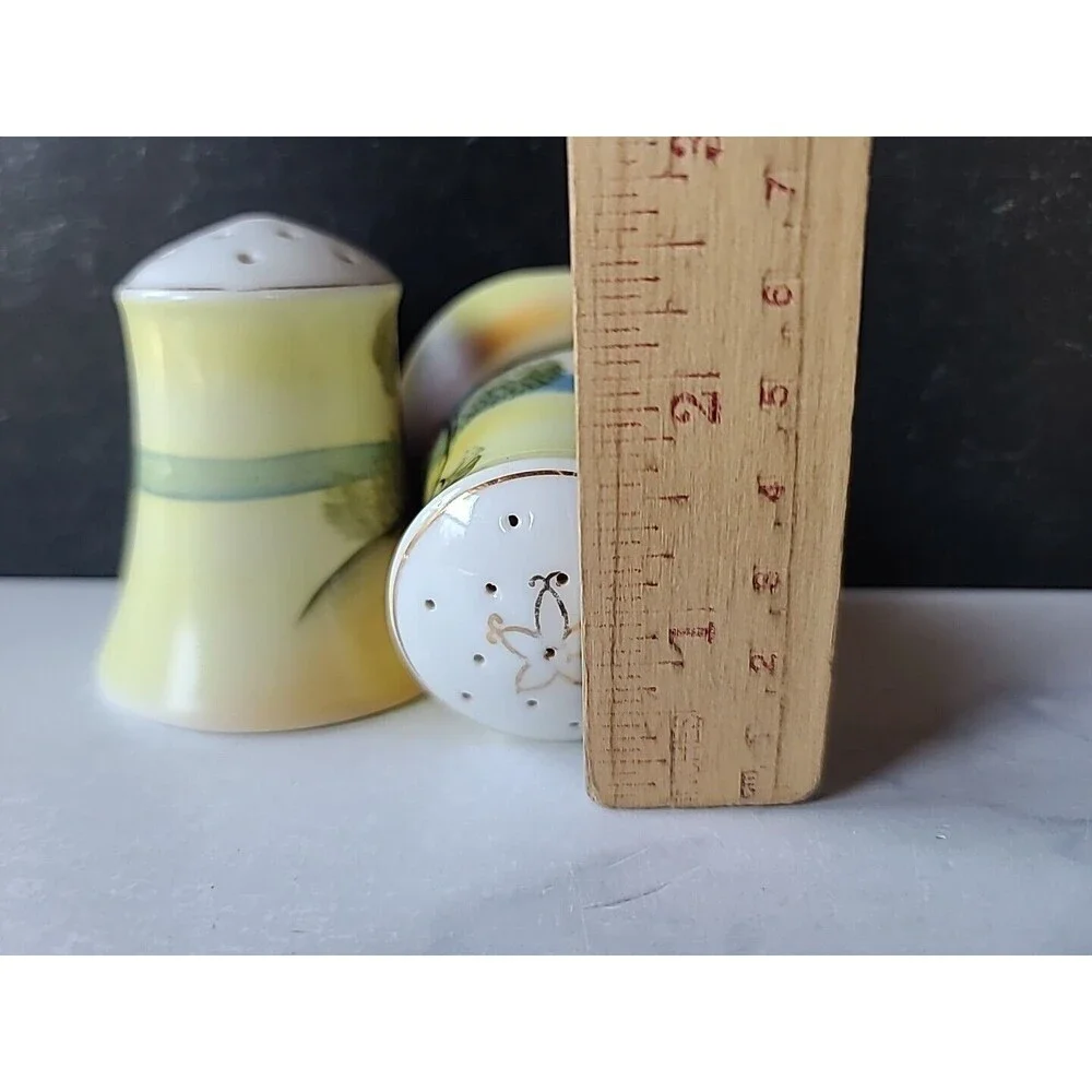Vintage Salt And Pepper Shakers, READ